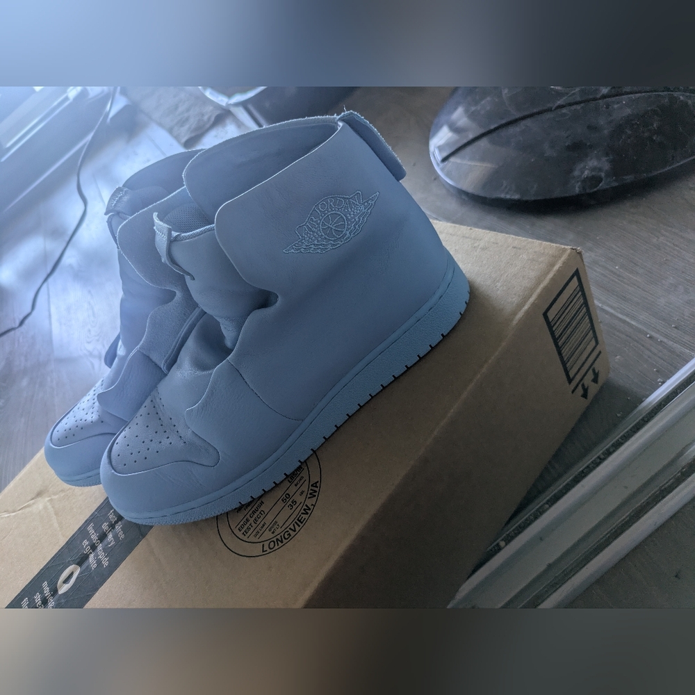 💥💥SOLD💥💥Baby Blue Jordans Women Size 8 Perfect Condition Worn Once